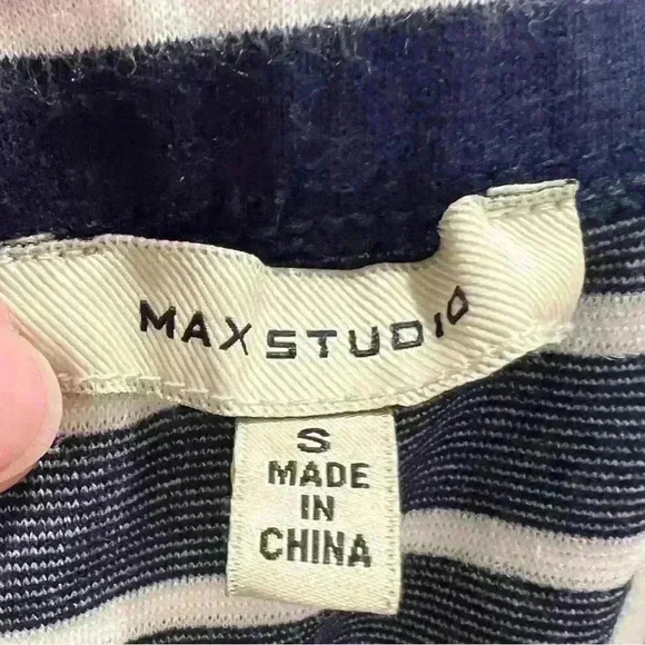 ✨Navy blue and white striped maxi shirt. Max studio size small - Picture 4 of 4